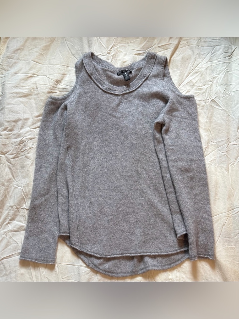 Aqua 100% Cashmere Gray Cold-Shoulder Sweater Quiet Luxury Soft Knit Fall M